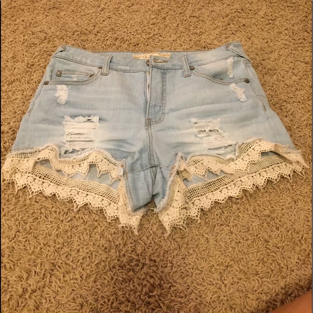 Altar’d State shorts size 5, runs big